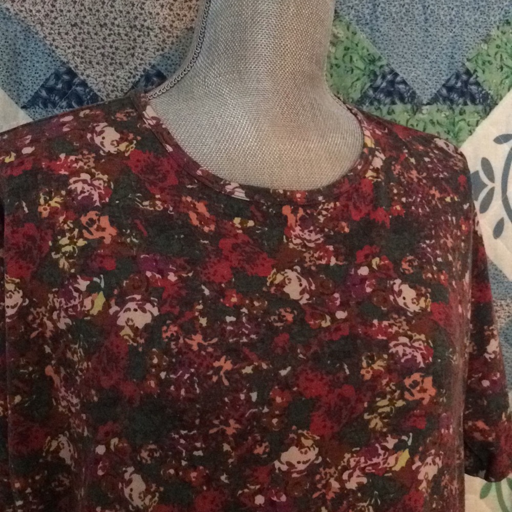 Lularoe high low tee shirt